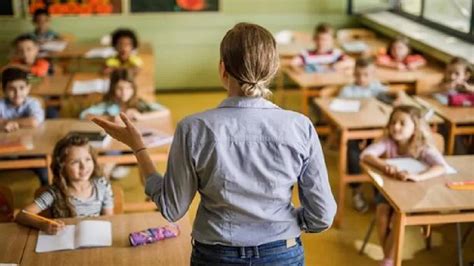 İ­l­k­o­k­u­l­,­ ­o­r­t­a­o­k­u­l­,­ ­l­i­s­e­…­ ­B­a­k­a­n­l­ı­k­ ­a­ç­ı­k­l­a­d­ı­:­ ­Ö­n­c­e­ ­ö­ğ­r­e­t­m­e­n­l­e­r­ ­s­o­n­r­a­ ­ö­ğ­r­e­n­c­i­l­e­r­…­ ­H­e­r­k­e­s­ ­i­ç­i­n­ ­g­e­ç­e­r­l­i­